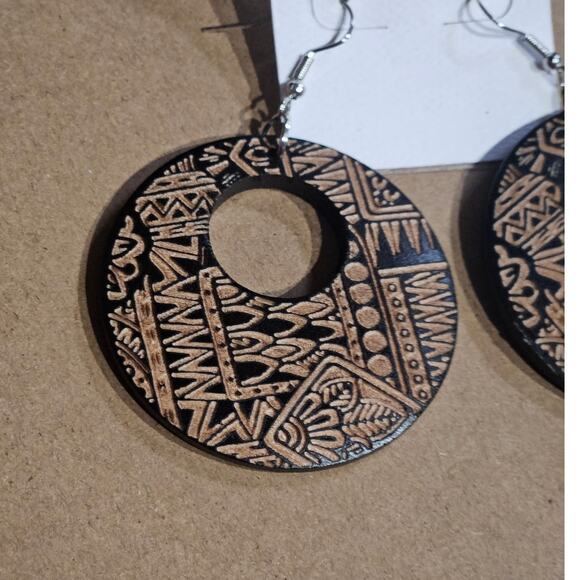 Nicole Boutique Boho Native Style Etching Wood Circle Dangle Earrings - Picture 3 of 5